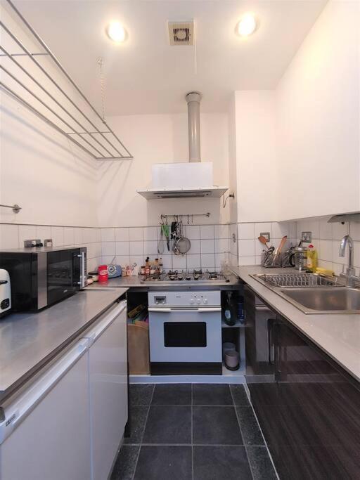 Stylish Apartment Near Carnaby Street, Sleeps 4. London Exterior photo