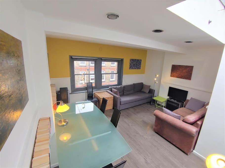 Stylish Apartment Near Carnaby Street, Sleeps 4. London Exterior photo