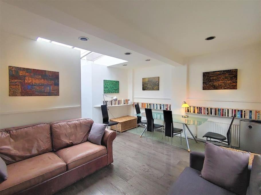 Stylish Apartment Near Carnaby Street, Sleeps 4. London Exterior photo